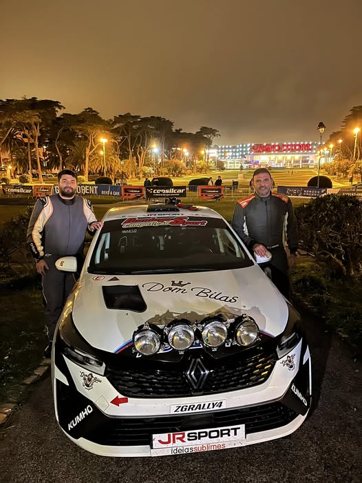 Os vencedores João Rodrigues / Bruno Carvalho em Renault Clio Rally4